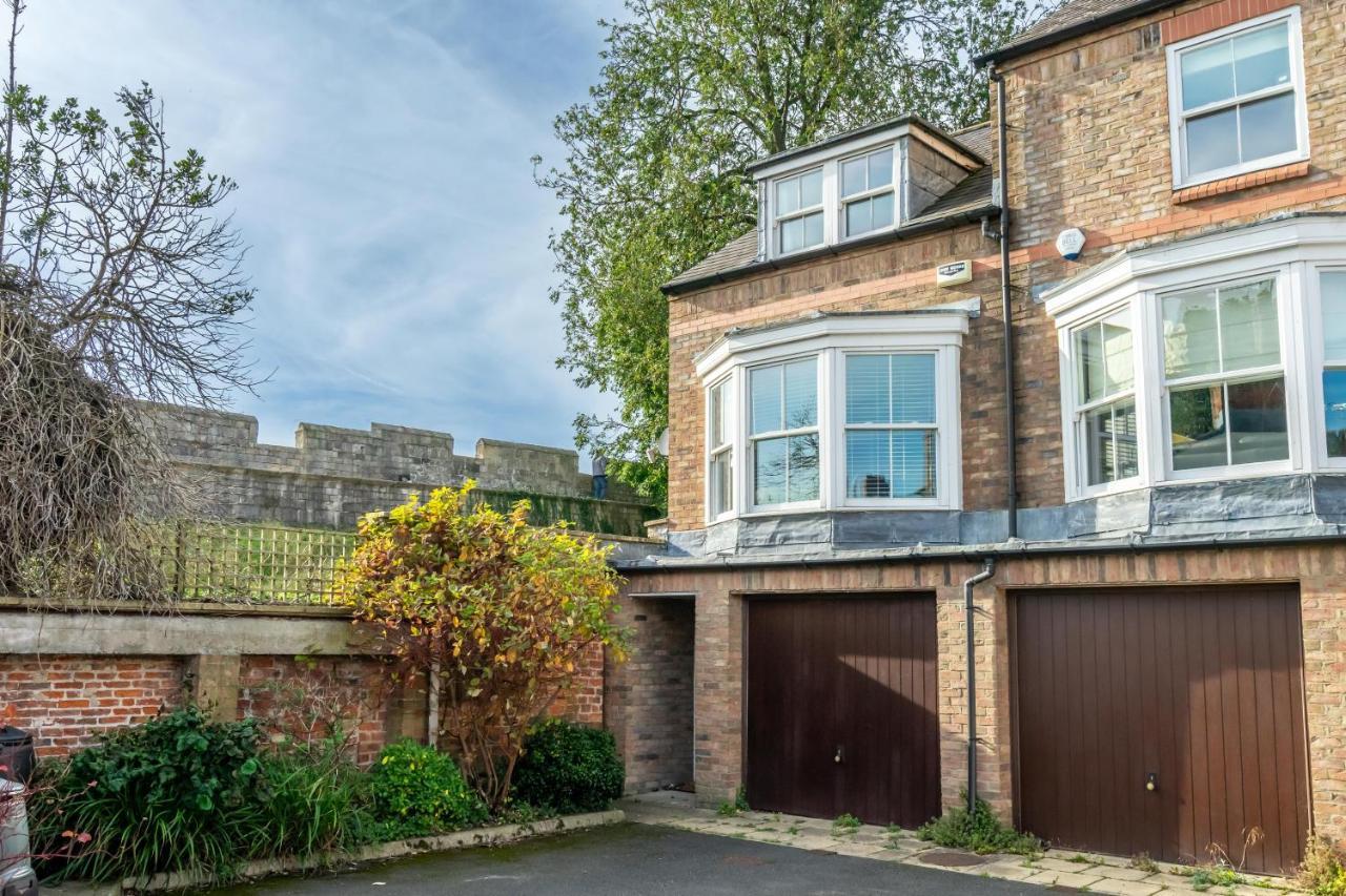 Dewsbury Court Villa ยอร์ค ภายนอก รูปภาพ
